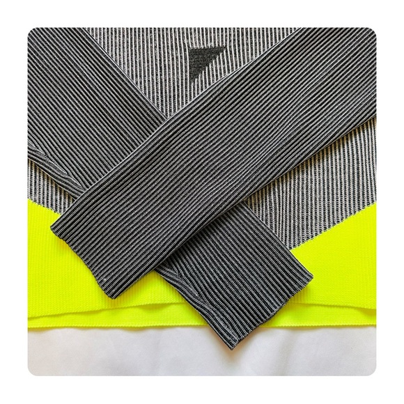 ★ Under Amour Color Block Lightweight Sweater ★ - Picture 9 of 15